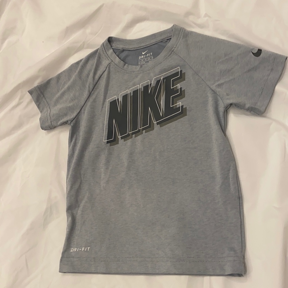 Boys 4t nike tshirt